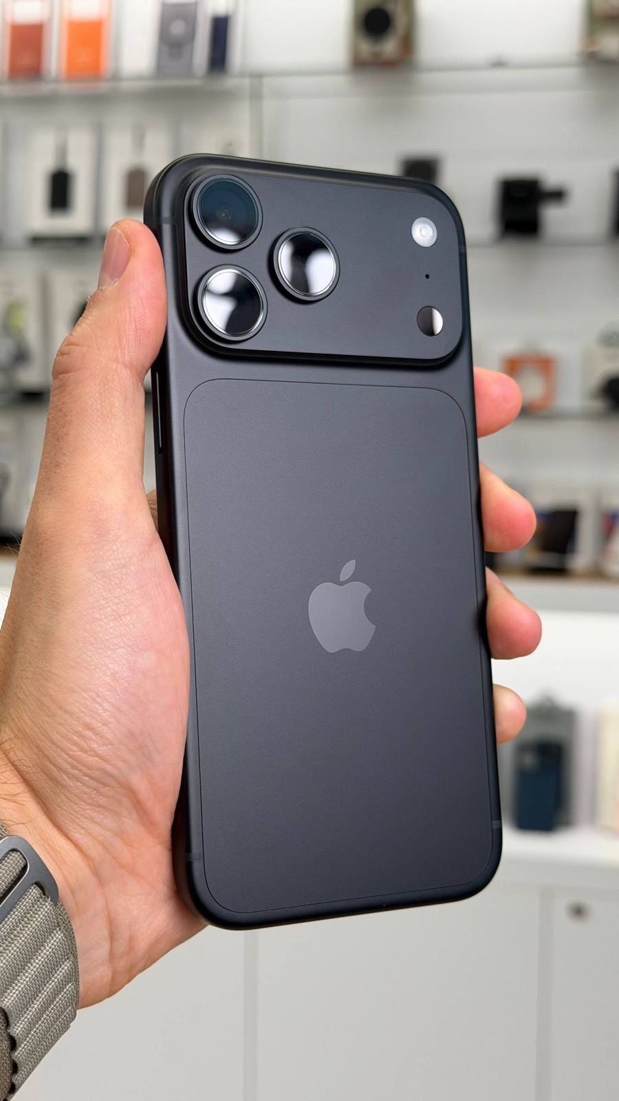 Блок камер iPhone 18 Pro, цвет Black