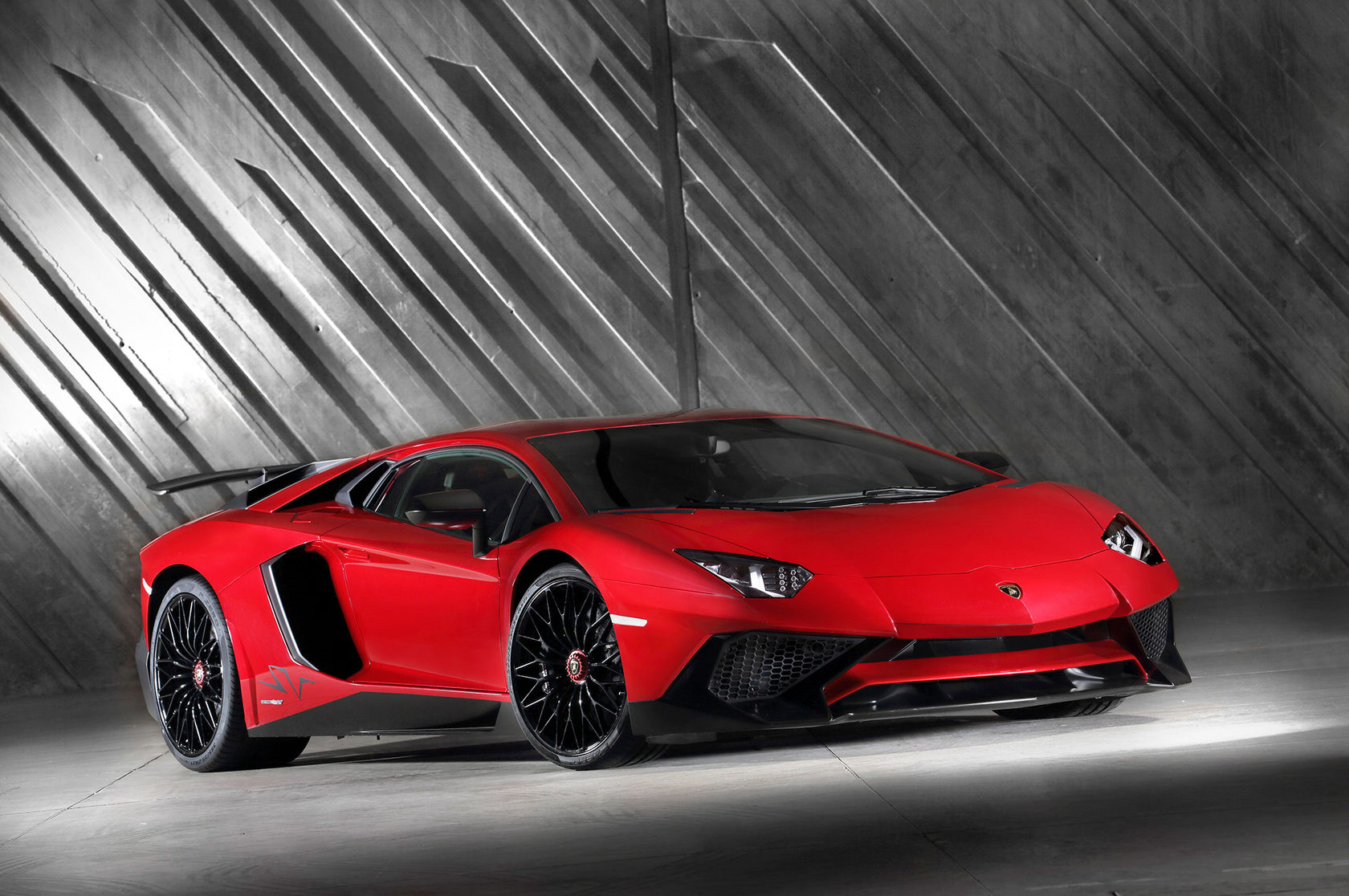 Аренда автомобиля Lamborghini Aventador SV в Дубае