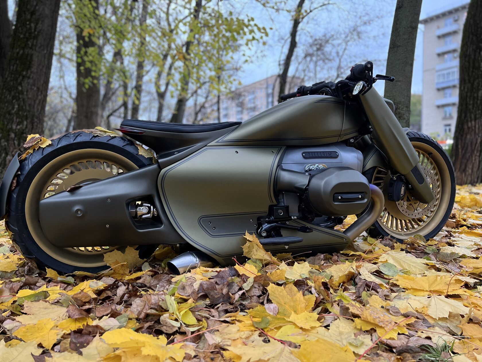 BMW R 18 Strongman motorcycle customization | Zillers Garage