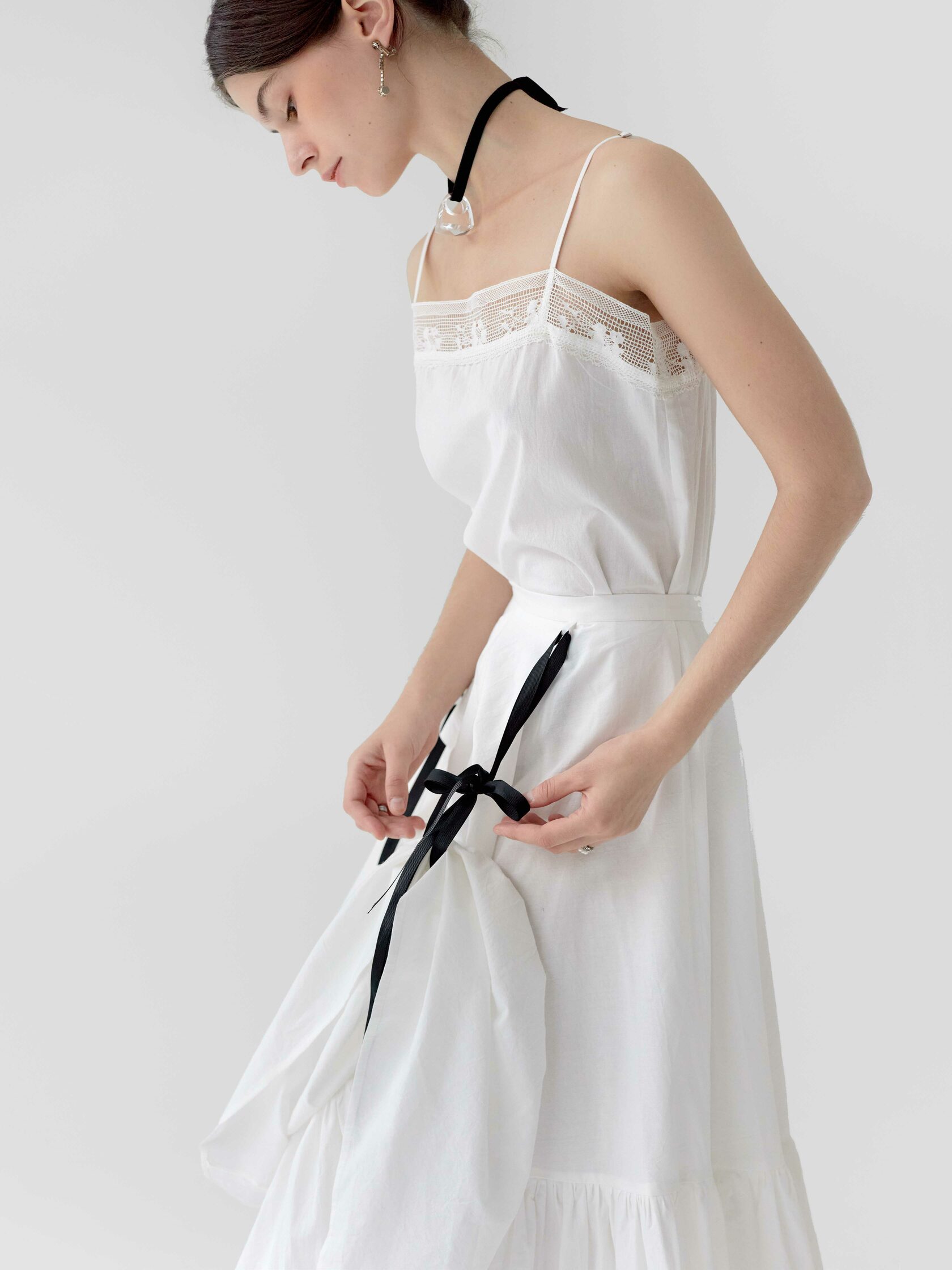 Юбка астындағы жігіттің басы