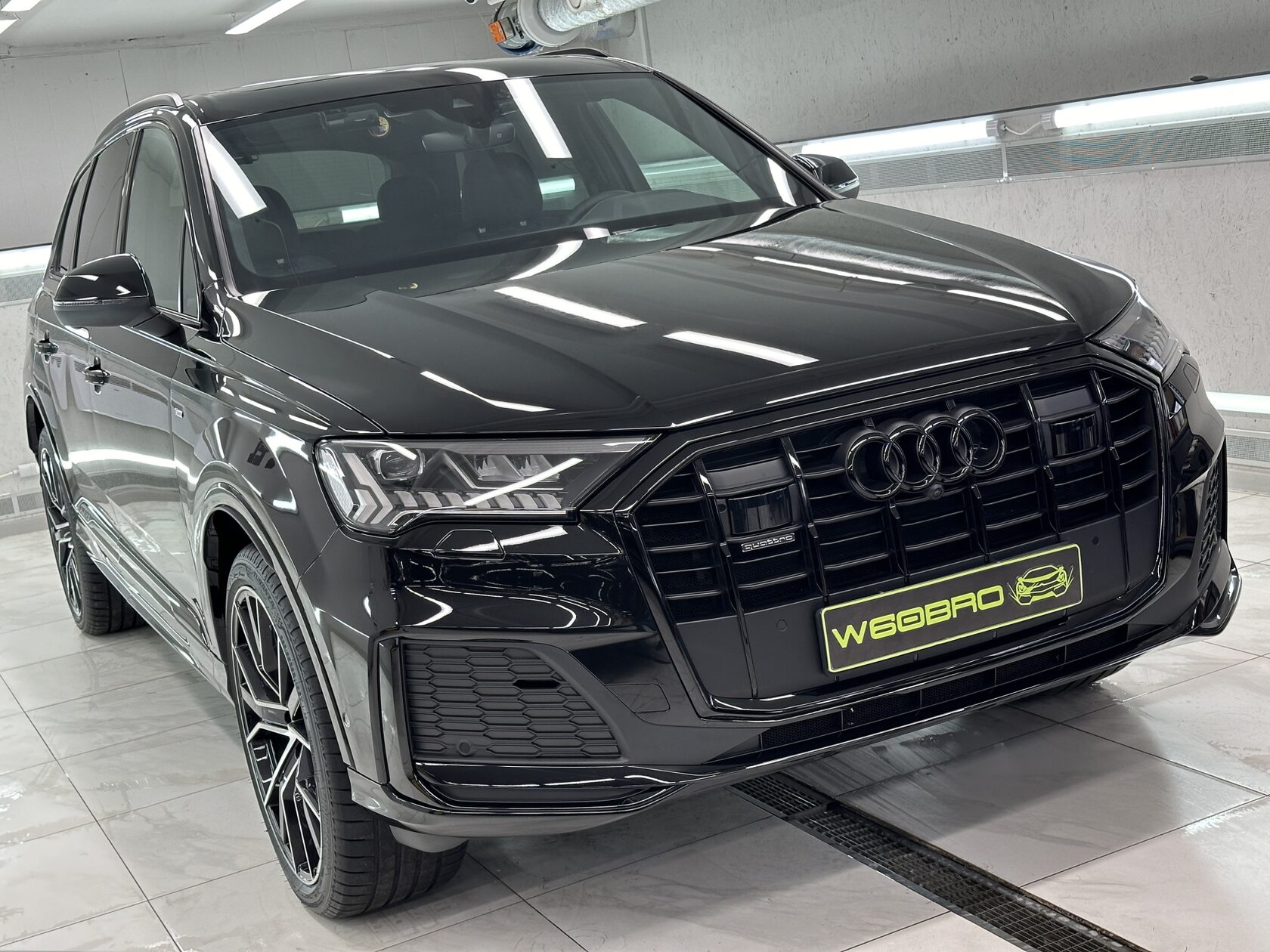 Audi Q7: максимальная защита с пленкой XPEL Ultimate 230 микрон