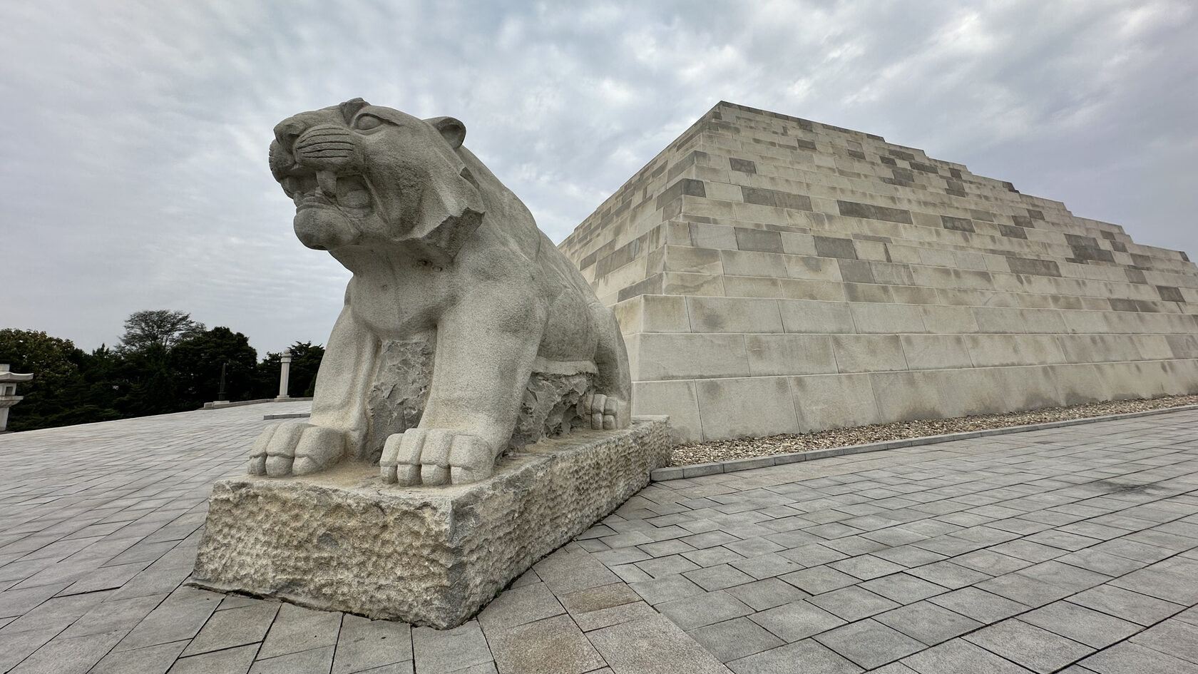 Гробница Тангуна. КНДР (Северная Корея)