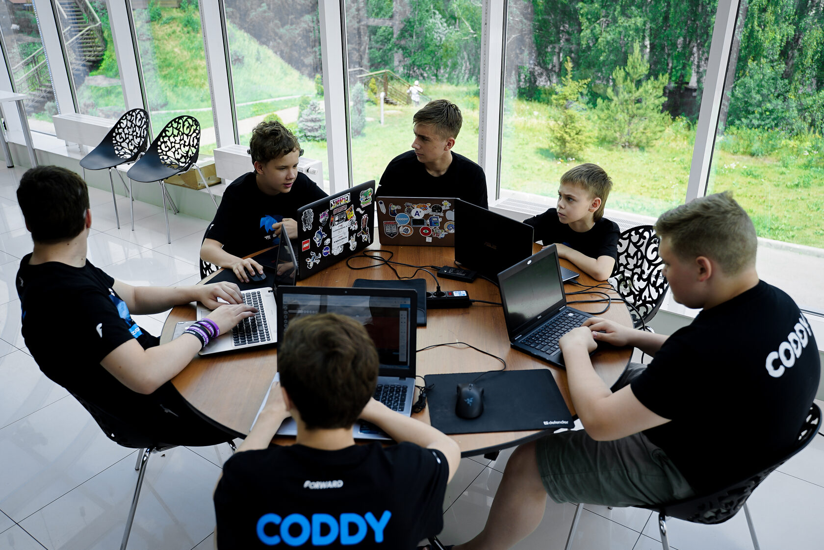 Coddy школа программирования. Кодди лагерь. Лагерь программирование для детей. Лагерь программистов.