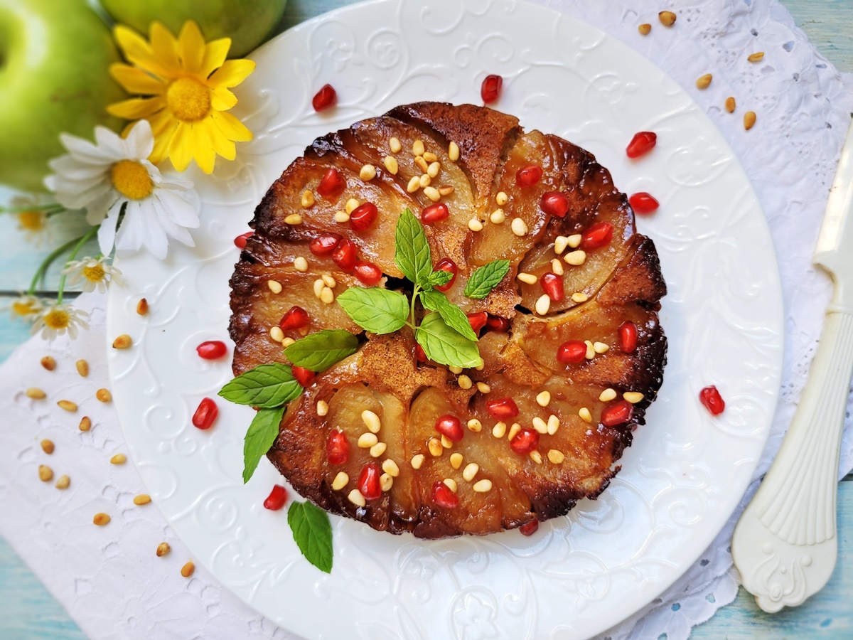 Медовый пирог с карамельными яблоками. Вкусный Израиль. Рецепт с фото.