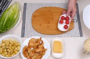 Приготовление салата «Цезарь» с курицей и сухариками: шаг 8