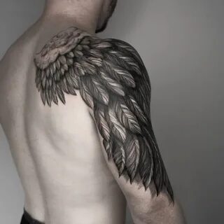 Татуировки крылья для мужчин: топ 10 идей и стилей