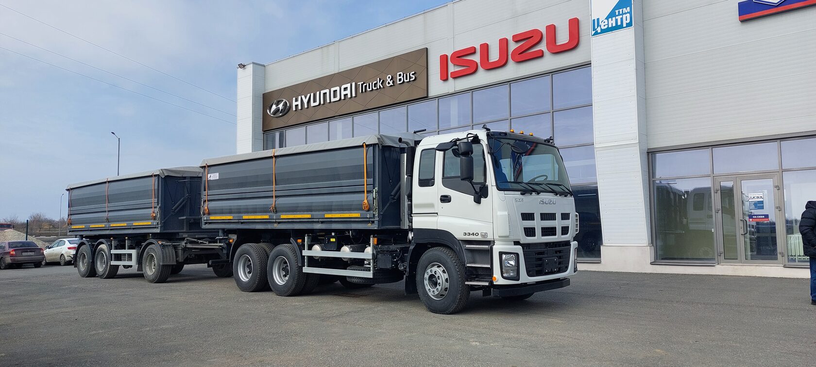 Isuzu GIGA Зерновоз 22 куб.м. с прицепом зерновозом 22 куб.м.