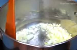 Приготовление супа-пюре из кабачков с плавленным сыром: шаг 3