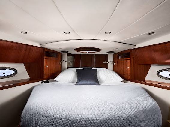 Яхта Galeon 440 — дополнительный ракурс, аренда в СПб