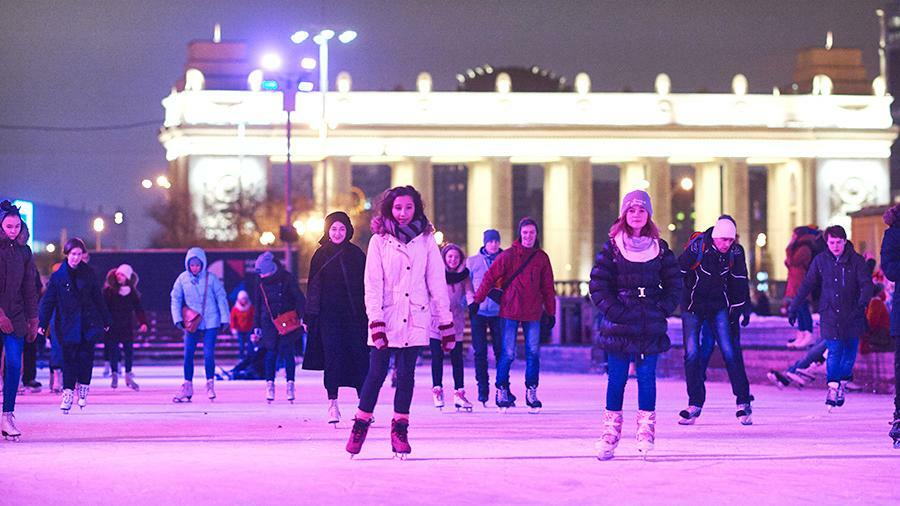 Main москва. Marry me оформление на катке. Фото катка Москва Сити на высоте 354м.