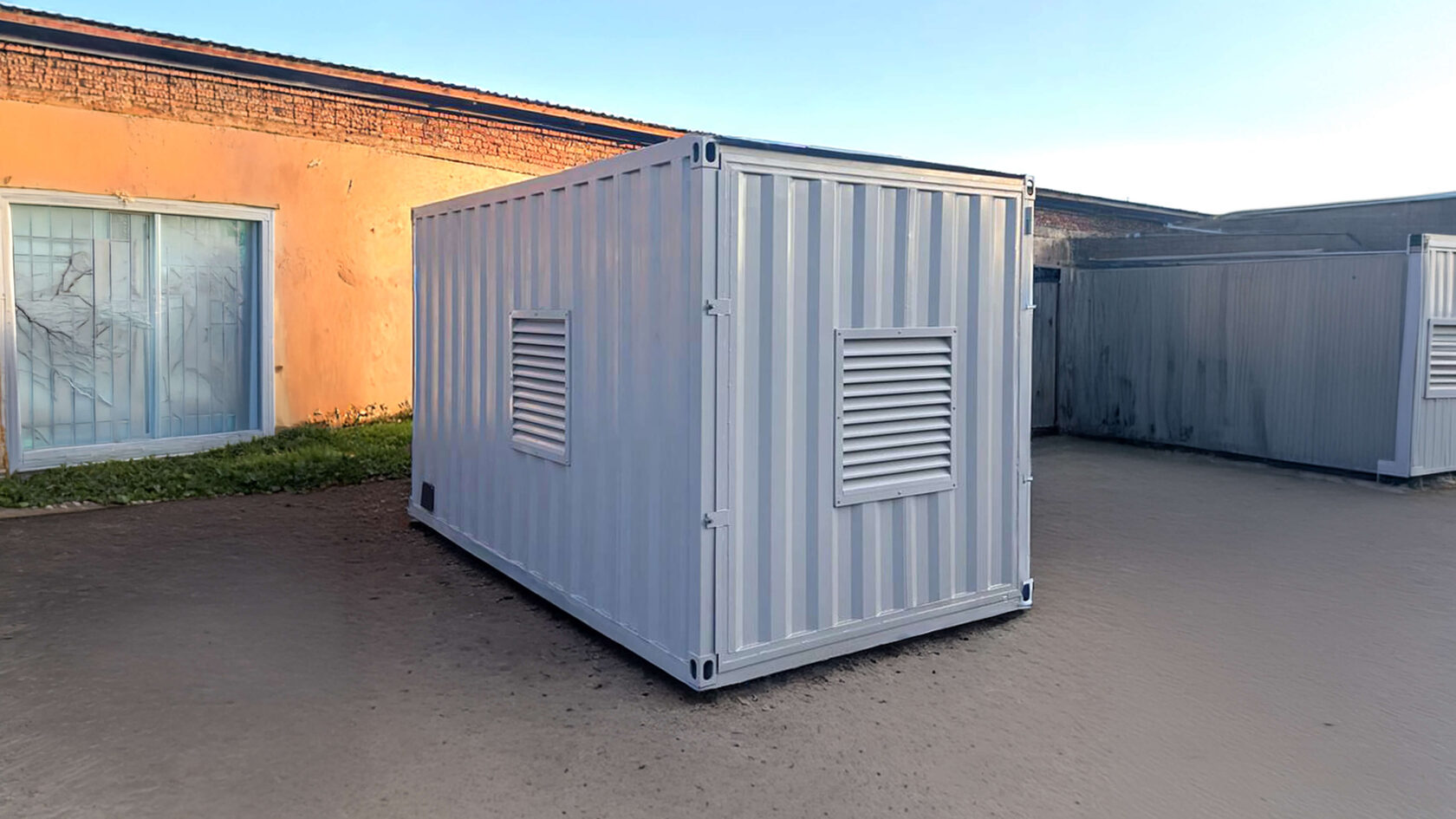 Дизельный генератор в⦁кожухе компании СибДЭС