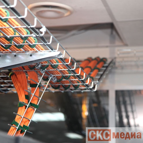Прокладка кабелей СКС в кабельном лотке