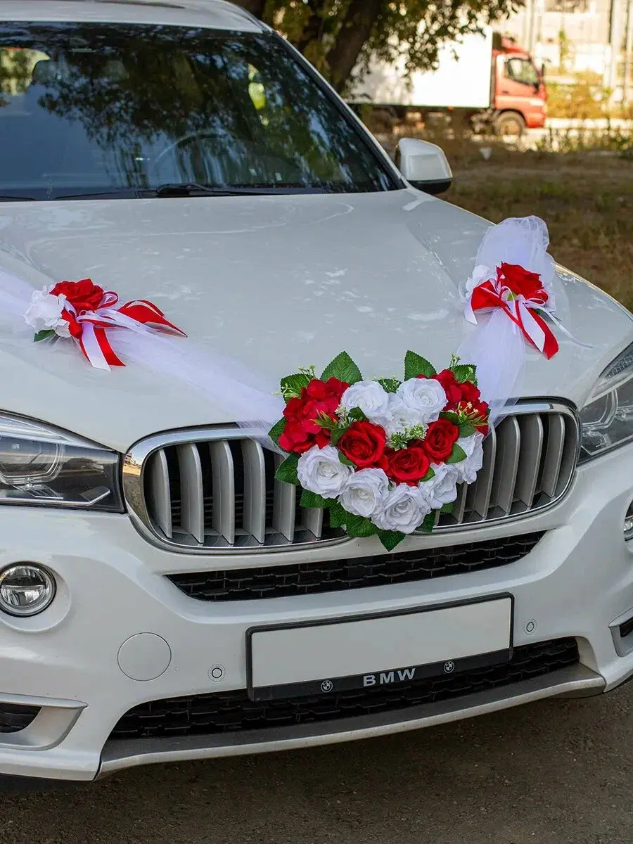 Украшение свадебного автомобиля