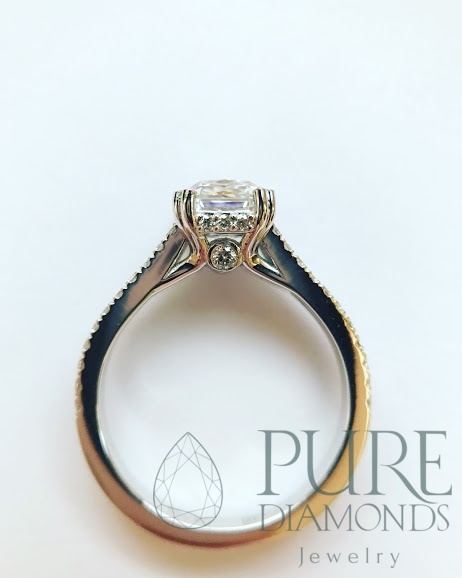 Золотое кольцо с бриллиантом 2 карата