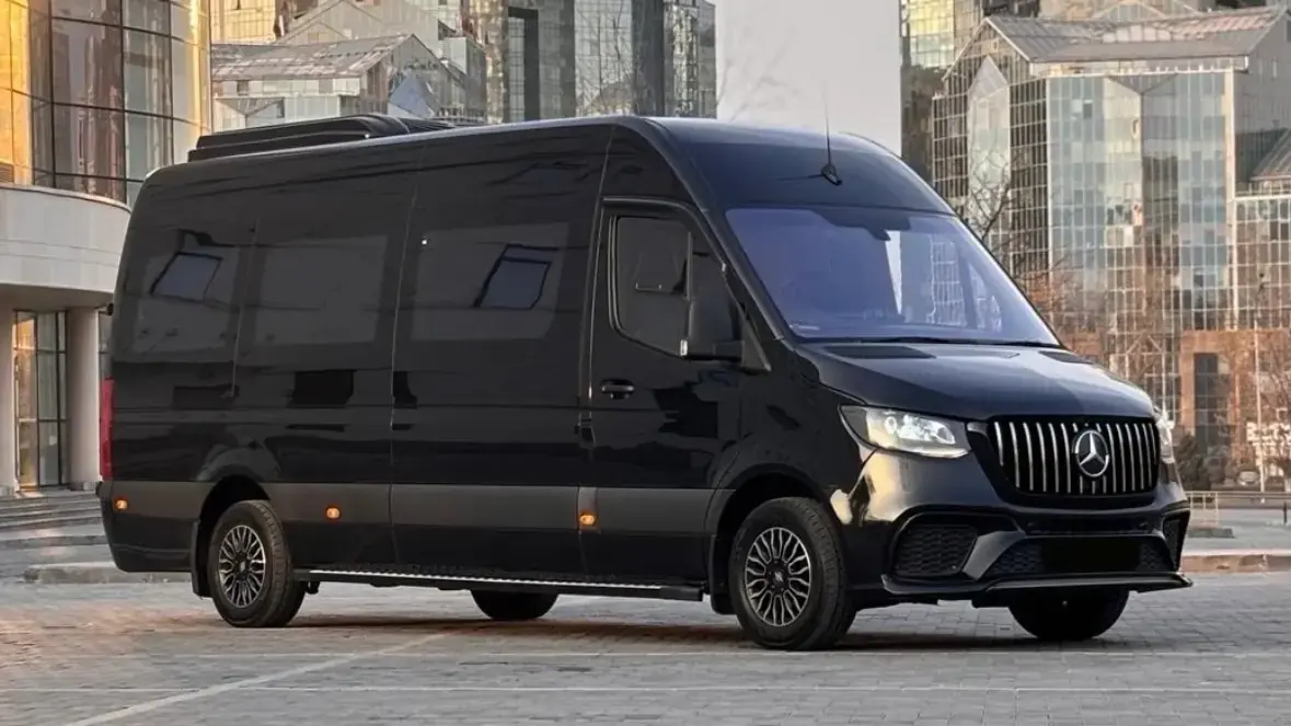 Минивэн с водителем для трансфера в Алматы