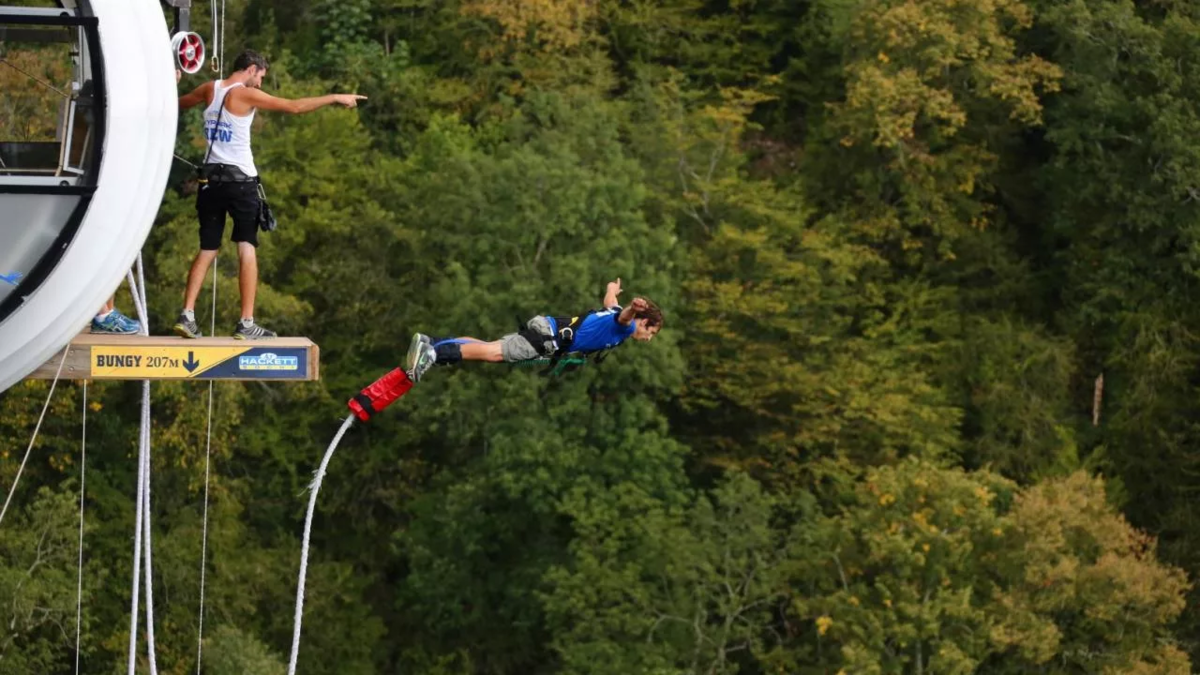 Банджи джампинг Скай парк Сочи. Скайпарк Сочи прыжок с 207 метров. Скайпарк Сочи прыжок. Сочи тарзанка 207 метров.
