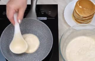 Приготовление панкейков на молоке на сковороде: шаг 9