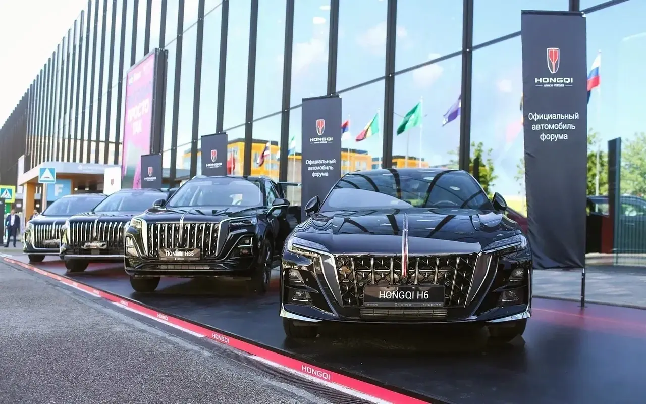 Hongqi HS6 PHEV