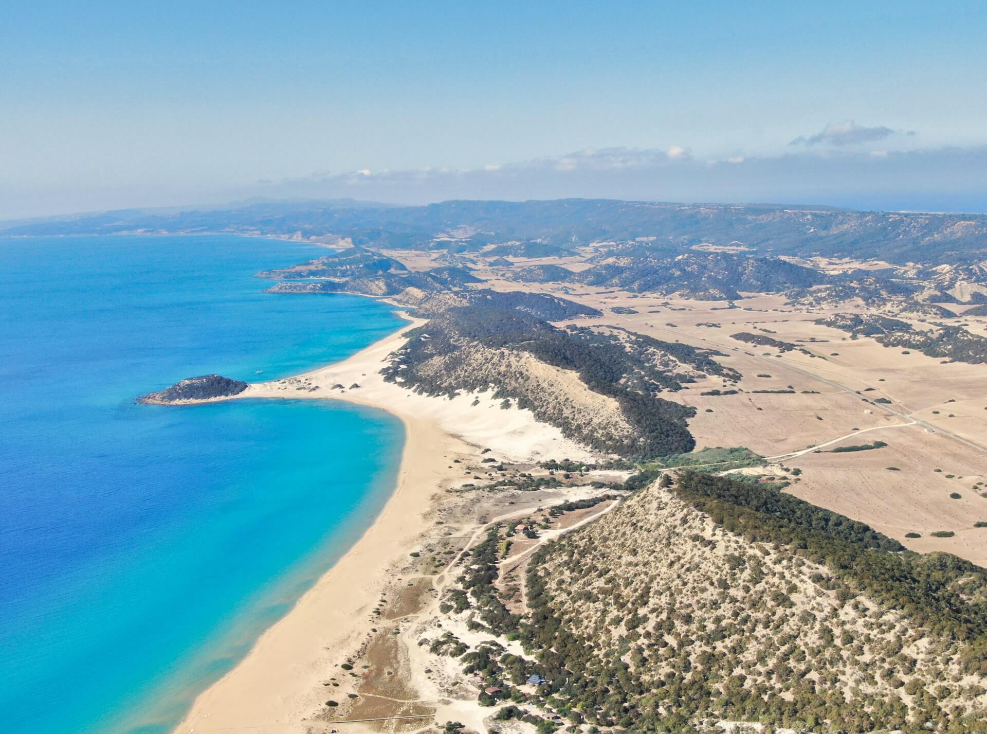 Береговая линия Карпаса с видом на пляж Golden Beach