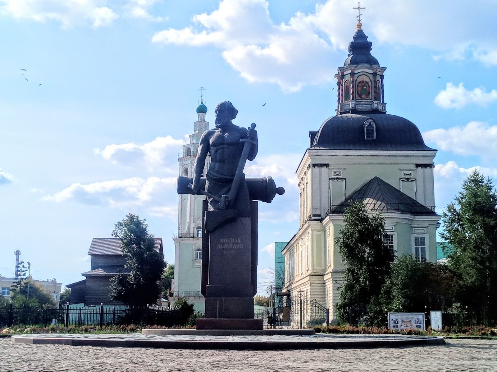 Оружейная столица. Тула Оружейная столица. Оружейный в село ям. Тула 876 лет Оружейная столица России картинки. Привет из Тулы оружейной столицы гифк.