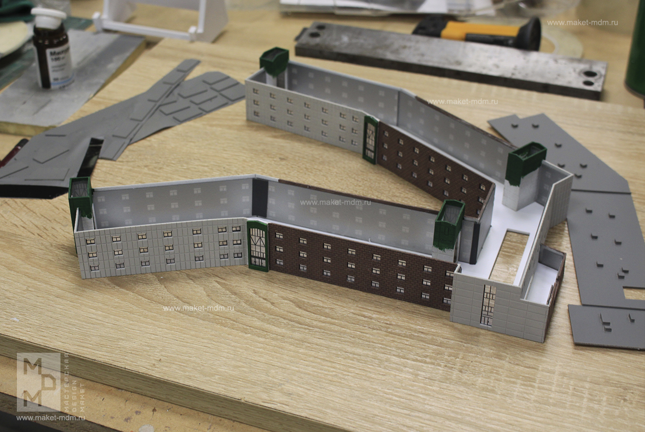 сборка здания школы