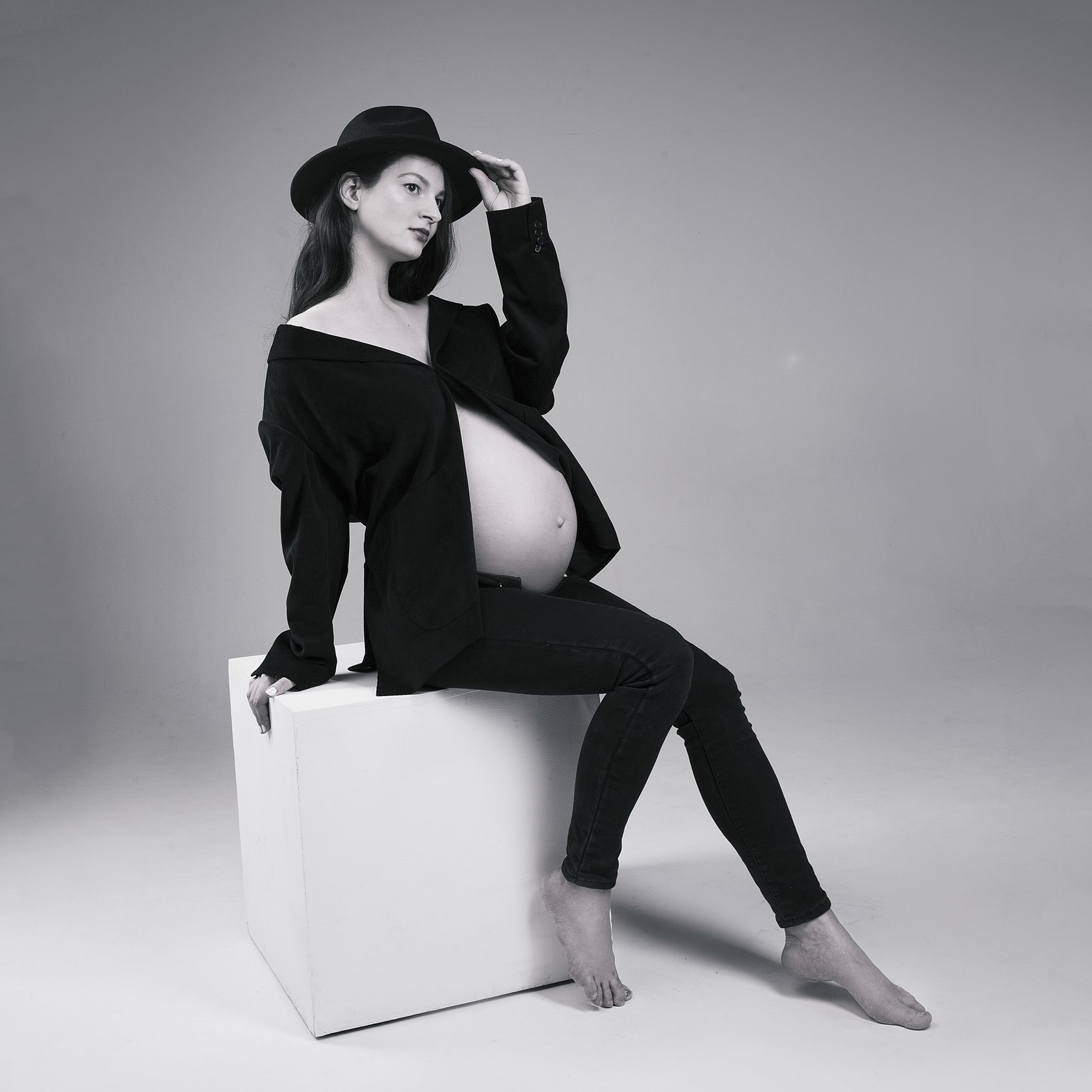 Беременная фотосессия чб в стиле Vogue