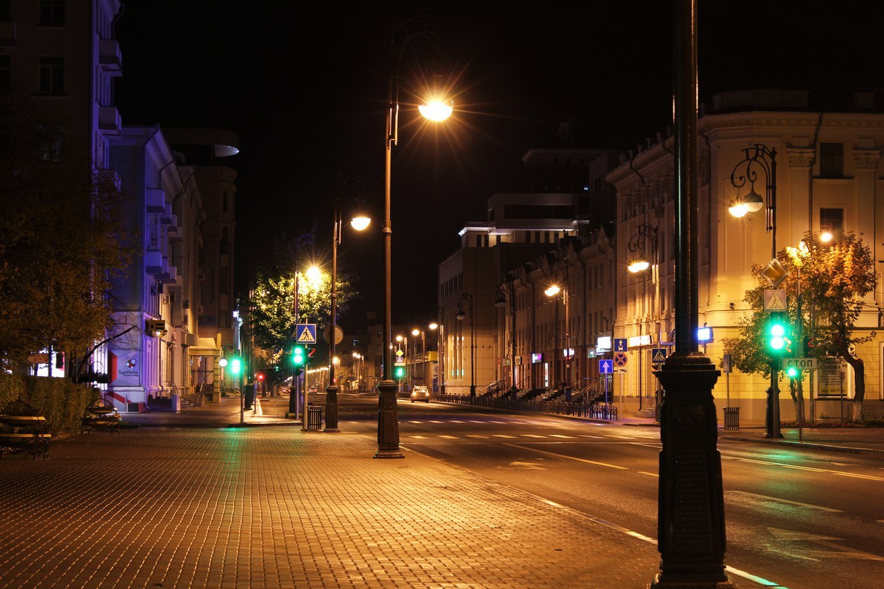 Улица Республики Тюмень ночью
