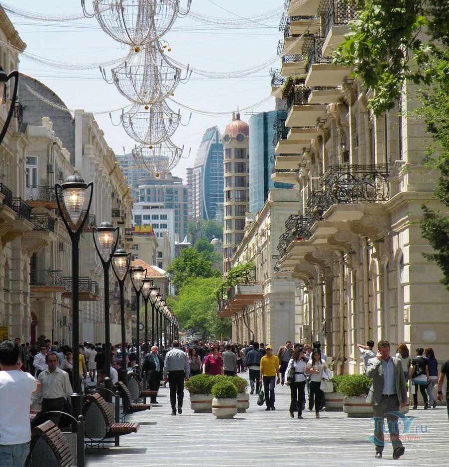 Торговая улица города. Улица Низами Баку. Улица Низами торговая Баку. Центральная улица Баку. Азербайджан Баку улицы.