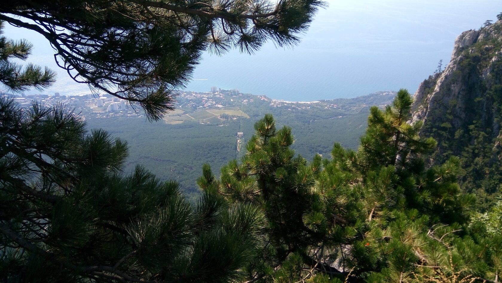 Прогноз алушта. Крым Алушта гора Петри. Алушта Крым природа. Алушта Крым экскурсия ай Петри. Крым Алушта рельеф.