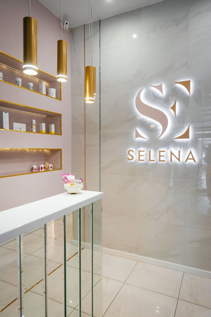 Ресепшн центра врачебной косметологии SELENA в Новосибирске