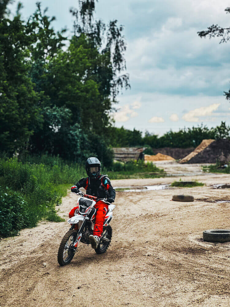 территория Мотоклуба Заря перед прокатом эндуро