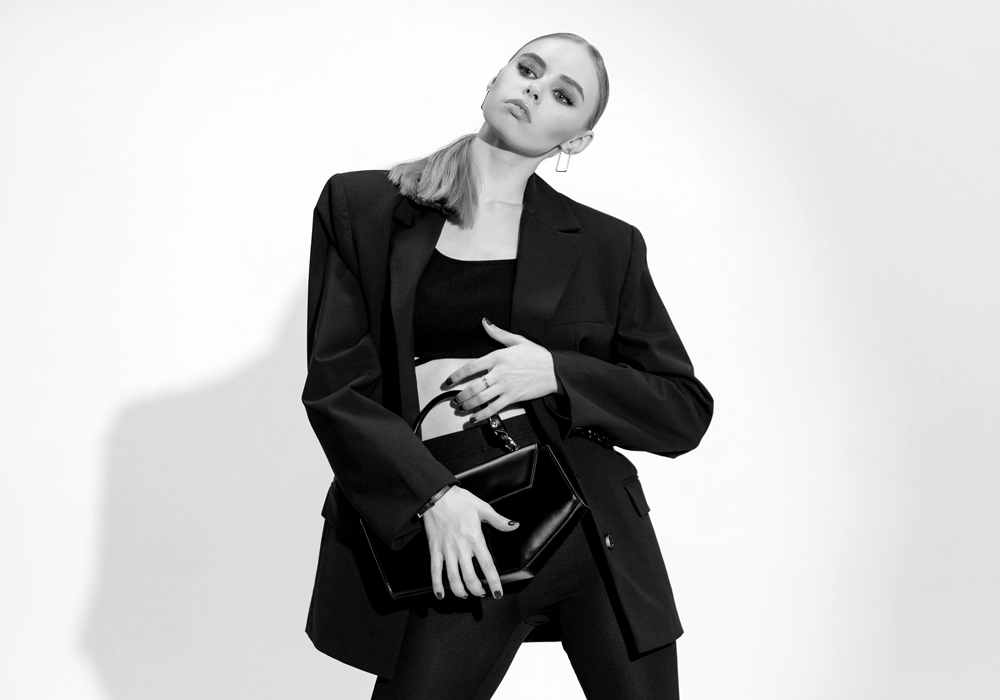 The story of blazer. Съемка проекта byRUNWAY. Фотограф: Елена Волкова, стиль и идея: Вероника Комарова, модель: Мария Кузина. www.byrunway.ru