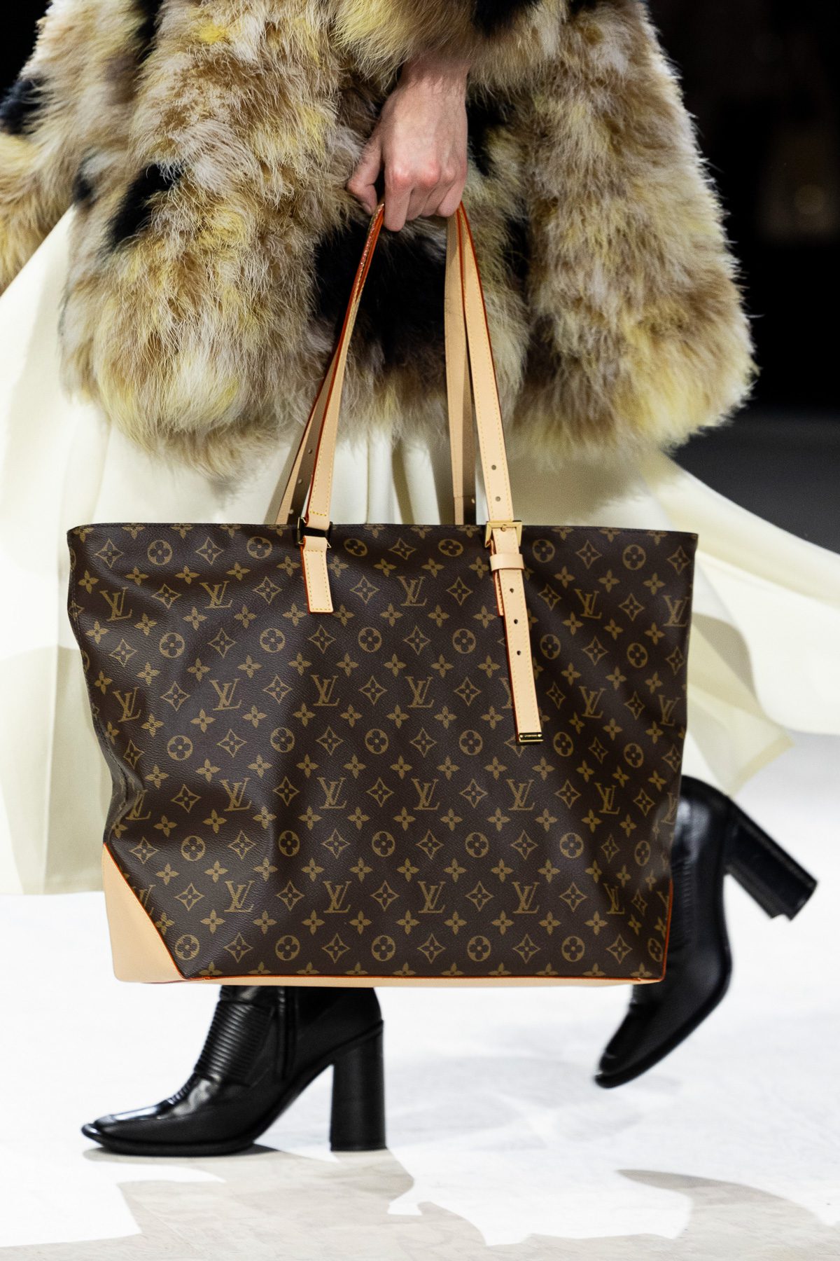 Сумки Louis Vuitton Осень 2024 25