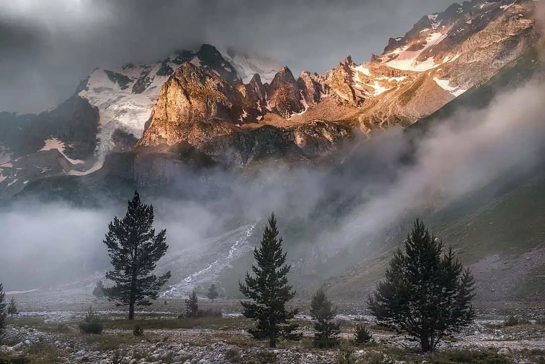 Уллу-Тау в тумане