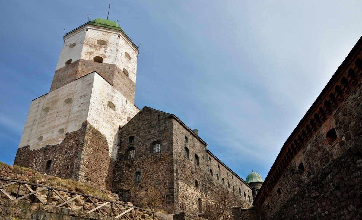 Выборгский замок внутри фото