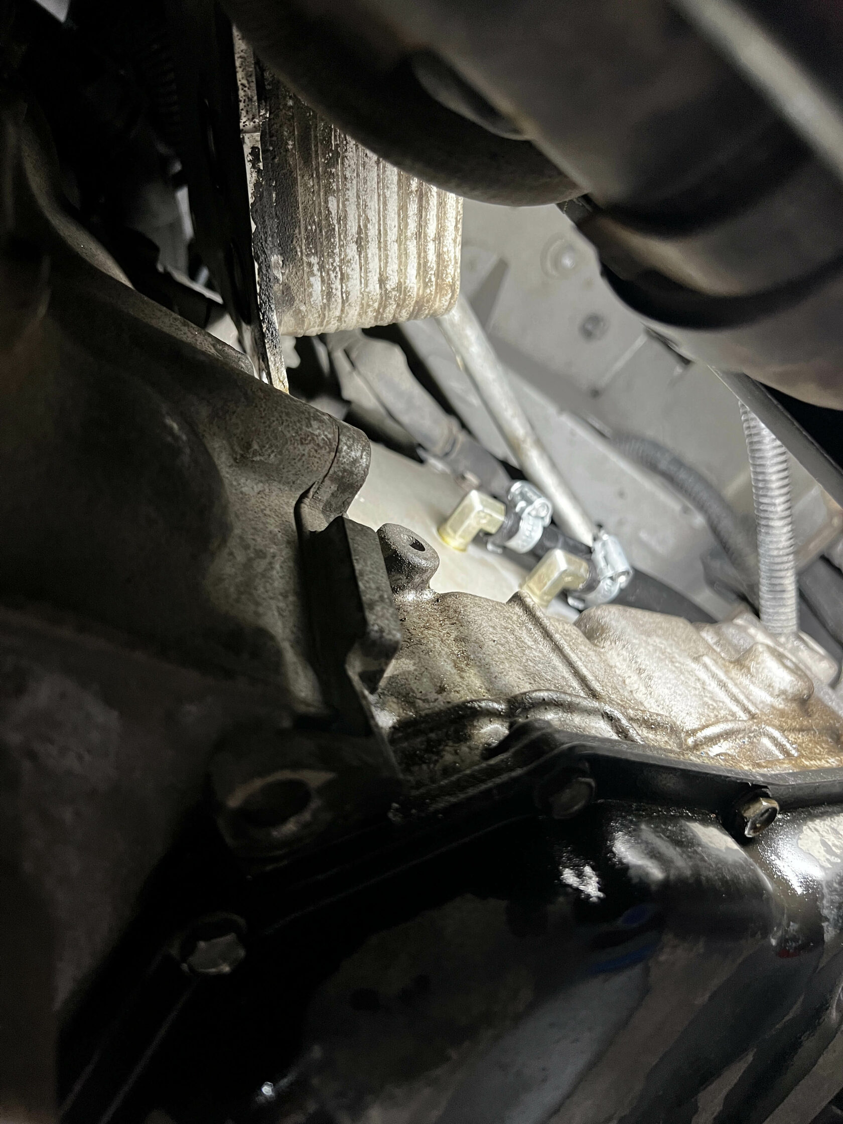 Подключение адаптера для замены масла