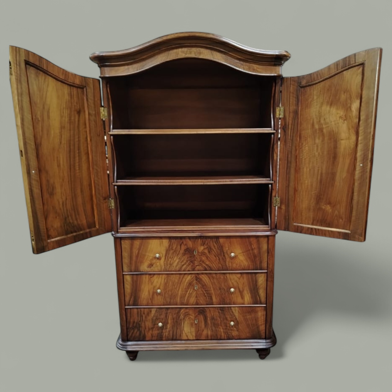 Полное восстановление антикварного шкафа XIX века после реставрации