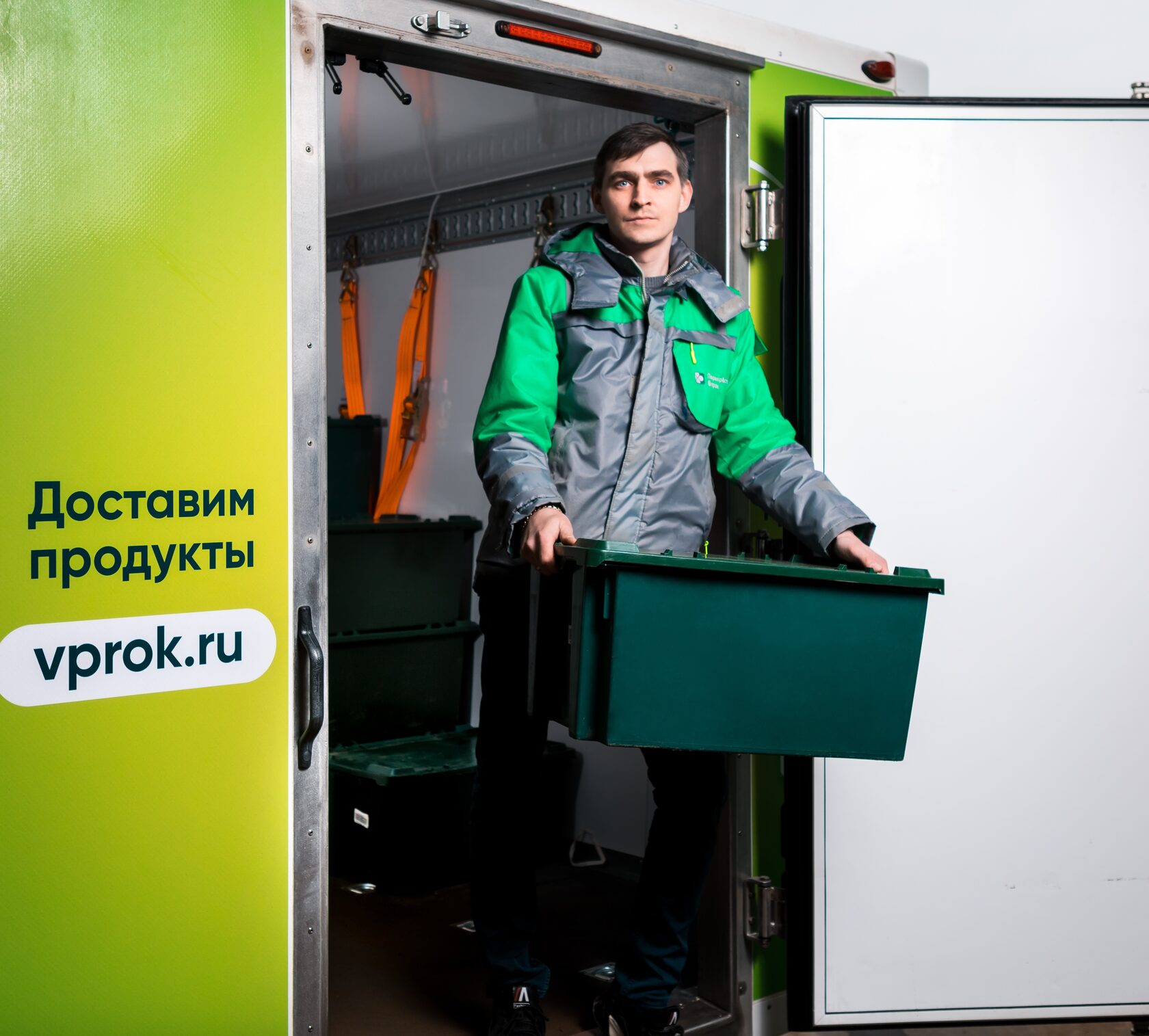 Работа в дарксторе в доставке еды и продуктов со склада в Москве и МО -  Vprok.ru Перекрёсток