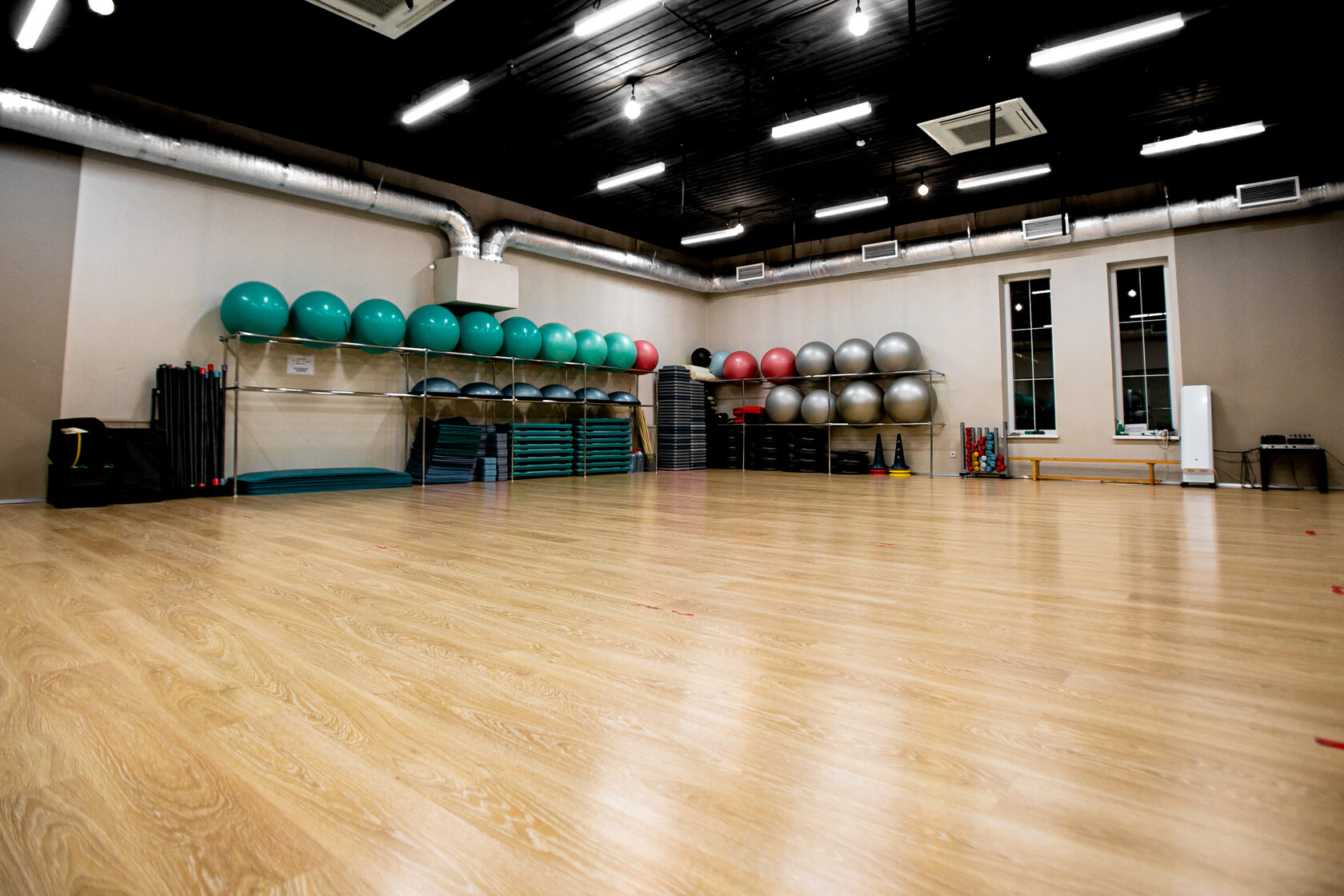 Валена фитнес. Vallena фитнес центр. Vallena Fitness Домодедово ресепшн. Vallena Fitness Домодедово персонал. Фитнес клуб на Домодедовской улице дом 28.