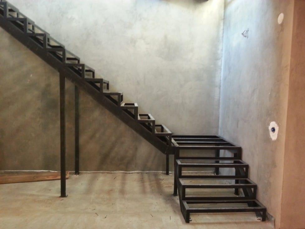 Металлическая лестница на второй этаж в частном доме своими руками из профиля фото