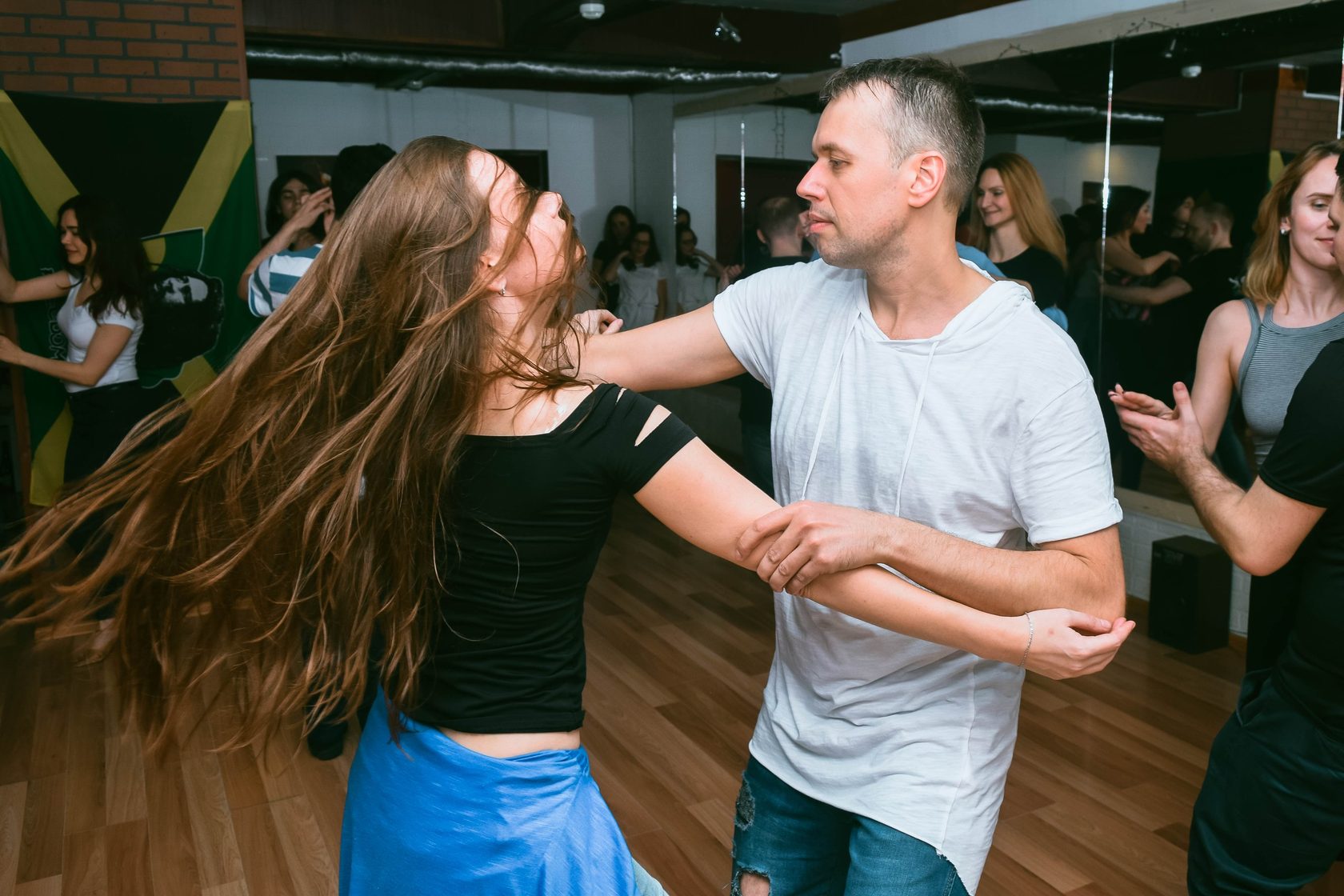 Где потанцевать в москве. Бачата танец в Казани. Бачата зук. Дмитрий Ахметов бачата. Зук вечеринка.