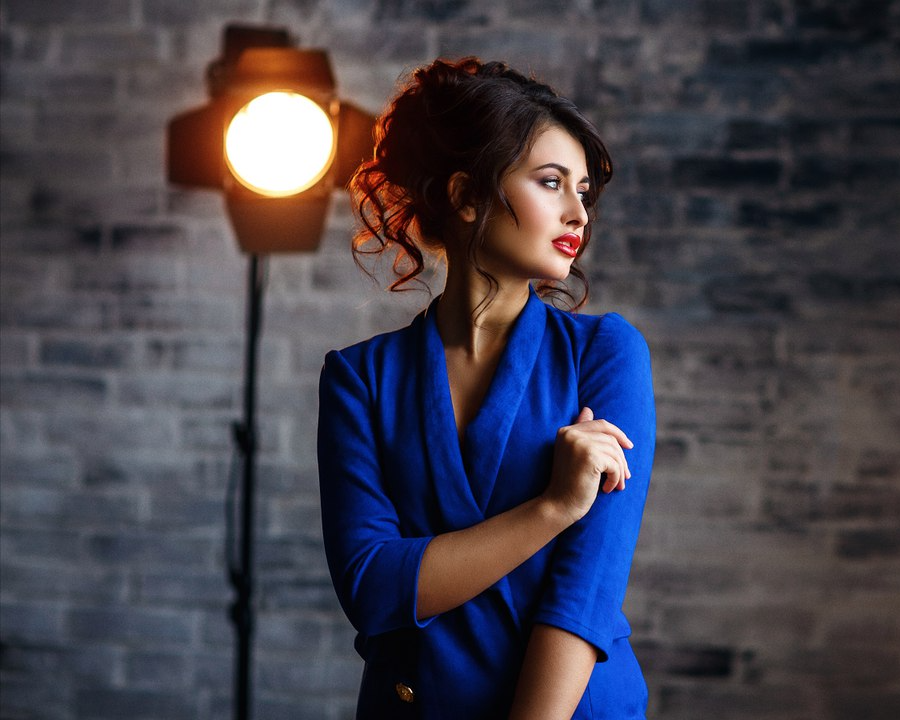 фото нанесения макияжа на лицо девушки 