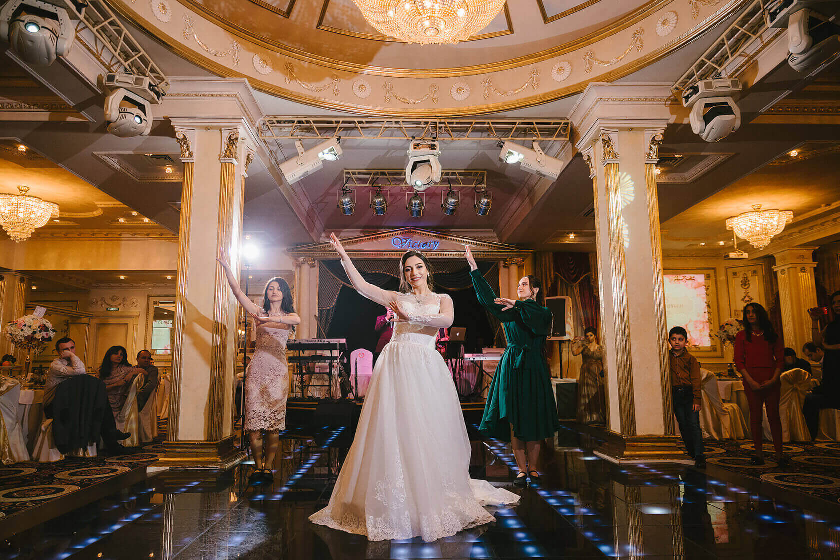 Весёлая армянская свадьба в зале Виктория