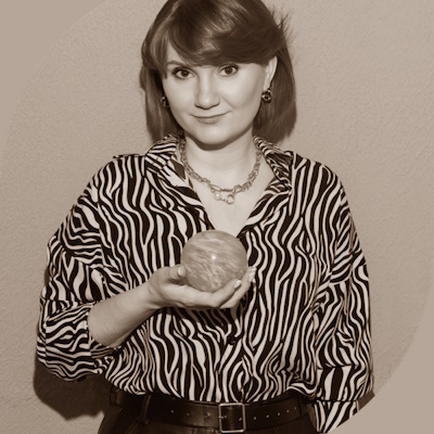 Елена Иванцова — автор цикла о великокняжеских дворцах Петербурга