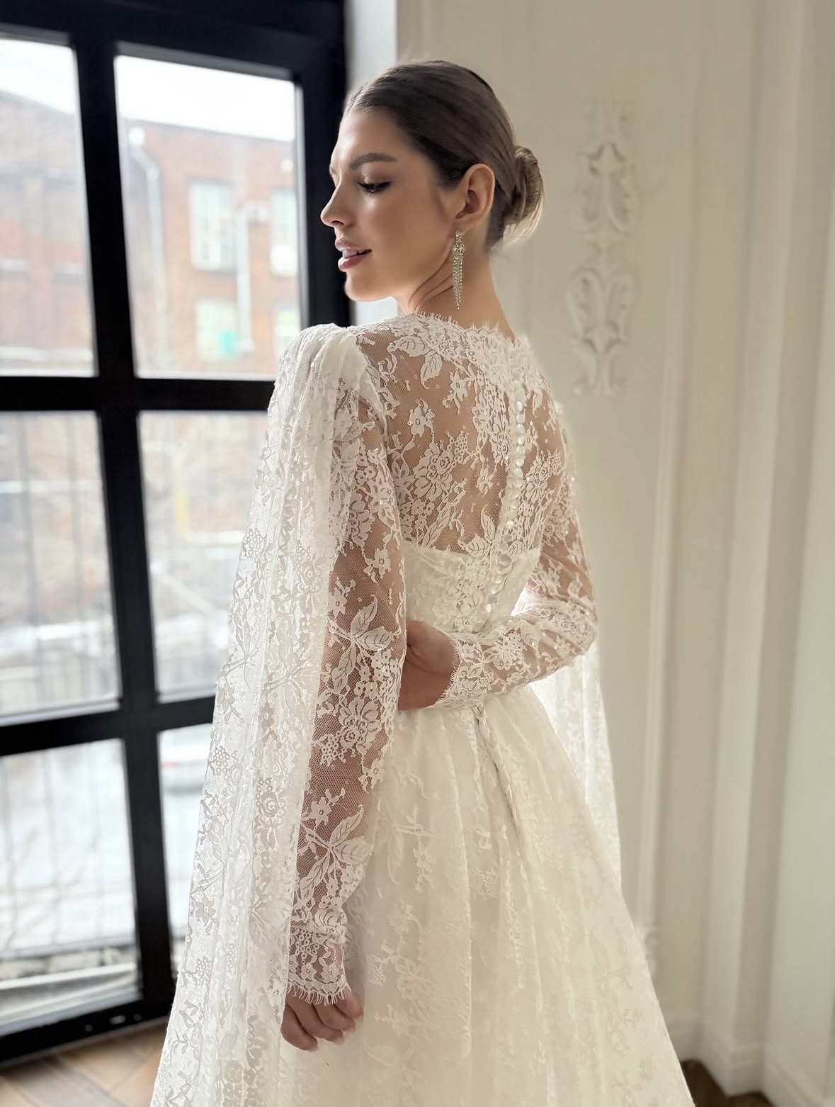 платье свадебное с кружевными рукавами