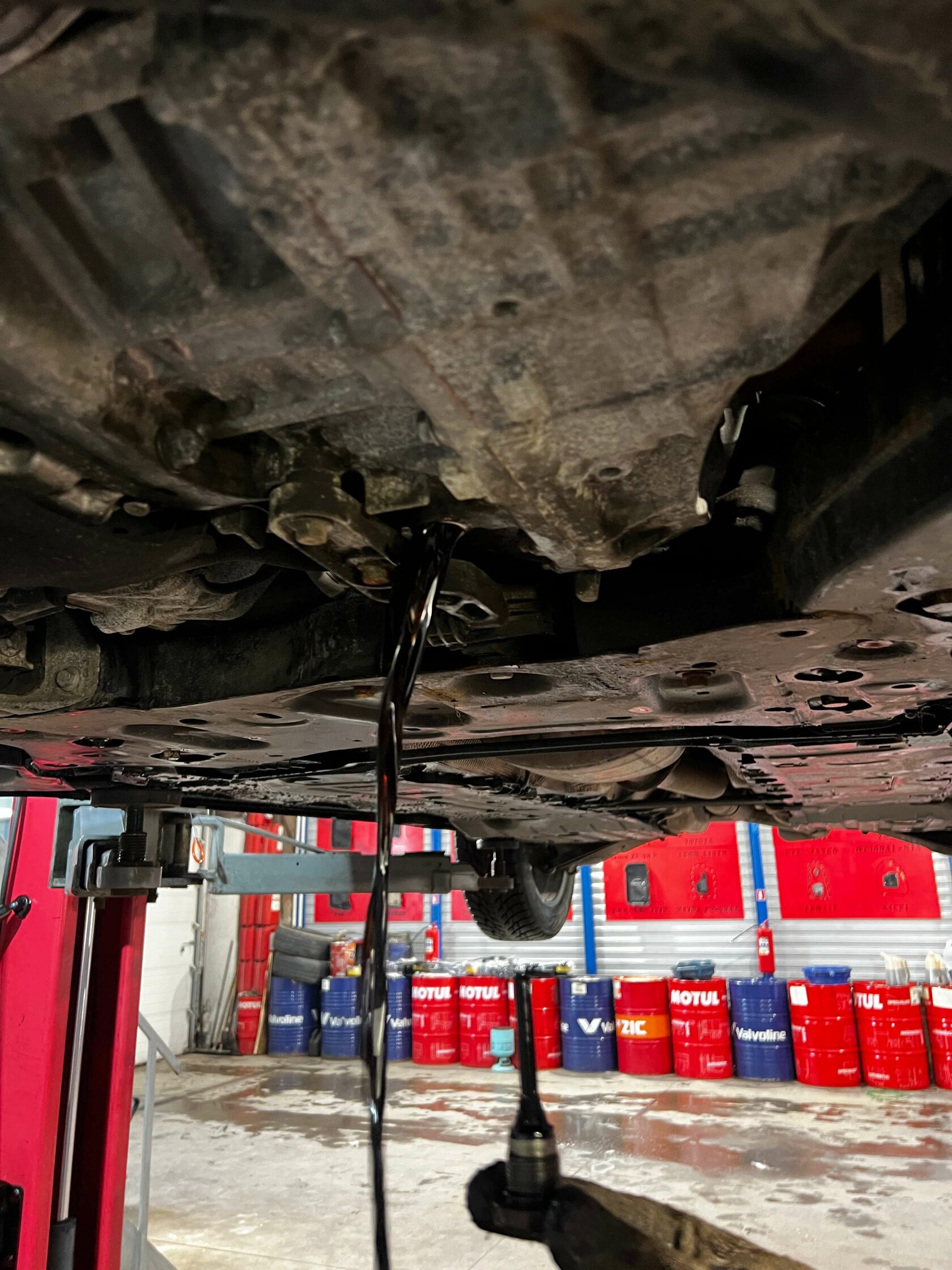 Слив масла через основную пробку АКПП