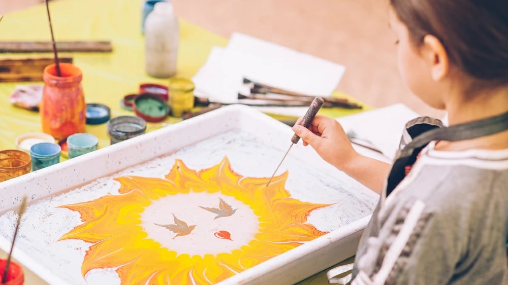 фото нанесения макияжа на лицо девушки 