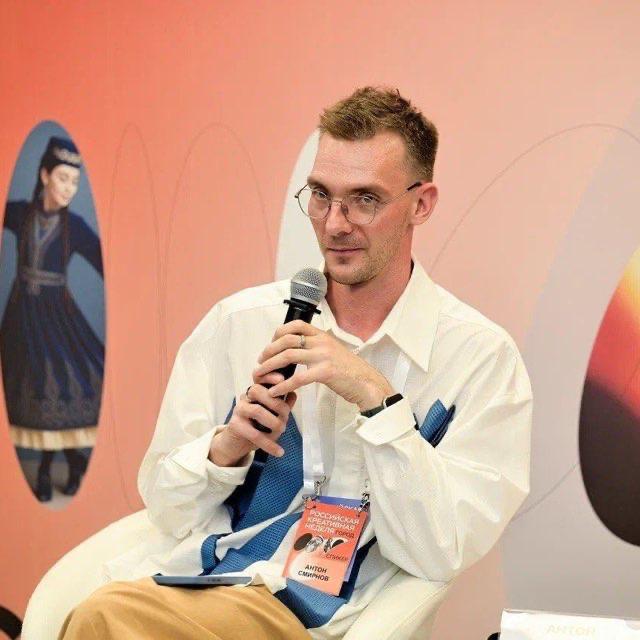• Постоянная работа в музее, галерее, фонде или культурной институции;    • Проекты — выставки, фестивали, форумы, образовательные программы, всё, что можно придумать и сделать;    • Консультации — помочь с идеей, концепцией, экспликацией, этикажем.