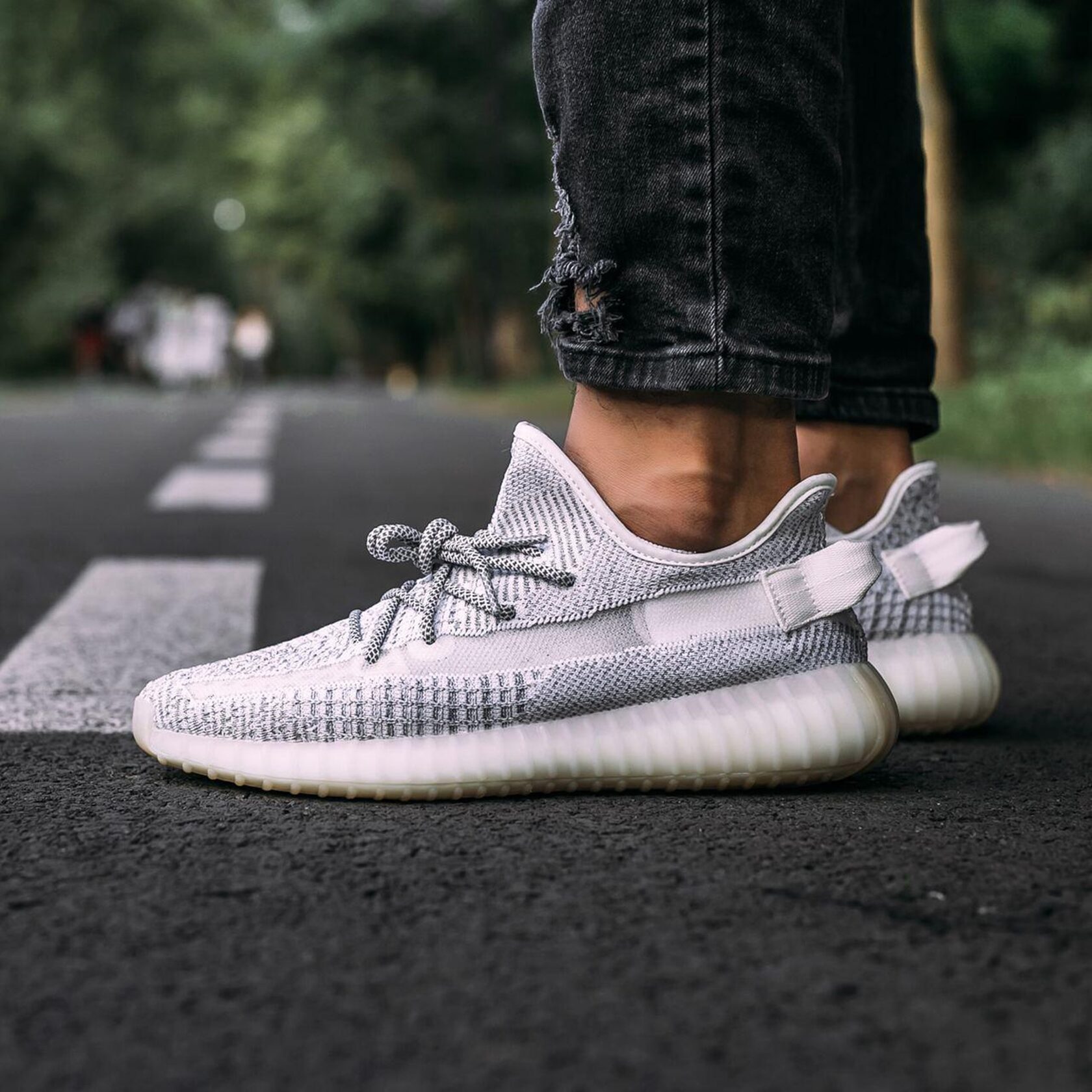 Почему кроссовки изики так популярны?