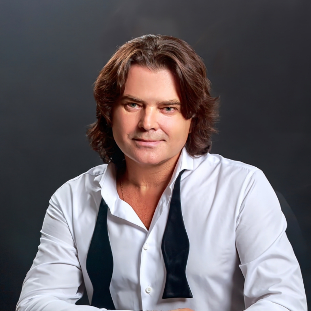 Певец Александр Шахов